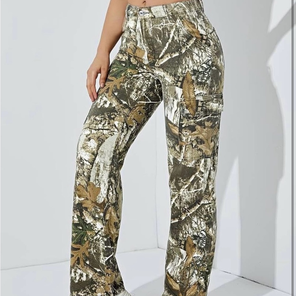 Nwot womens Camouflage Cargo Pants - Green/Tan medium